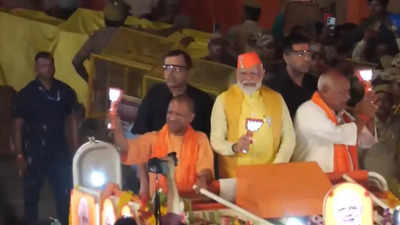 Ayodhya Modi Road Show: राम लला के दर्शन के बाद पीएम मोदी का मेगा रोड शो, 400 पार-जय श्रीराम के नारों से गूंजी अयोध्या