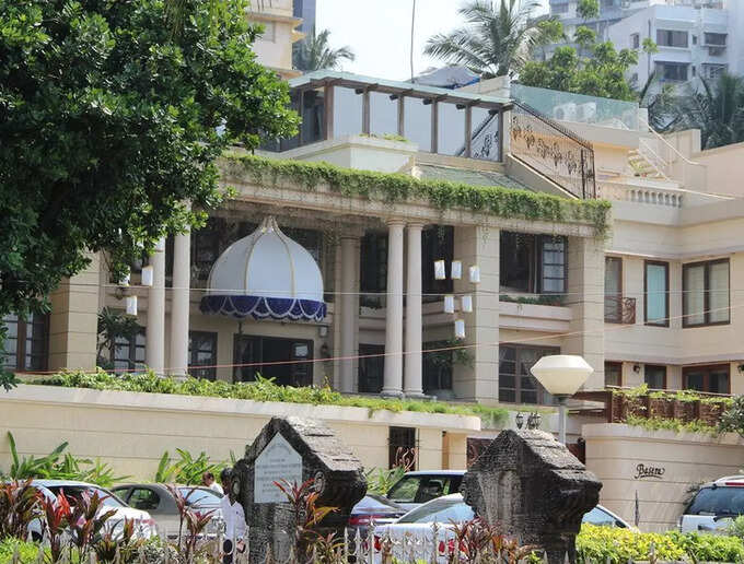Rekha's 100 Crore Mansion Basera In Mumbai Bandra Surrounded By Lush Greenery Both Inside And Out - BollyWood Time Rekha's abode ‘Basera’ 100 Crore mansion in Mumbai'