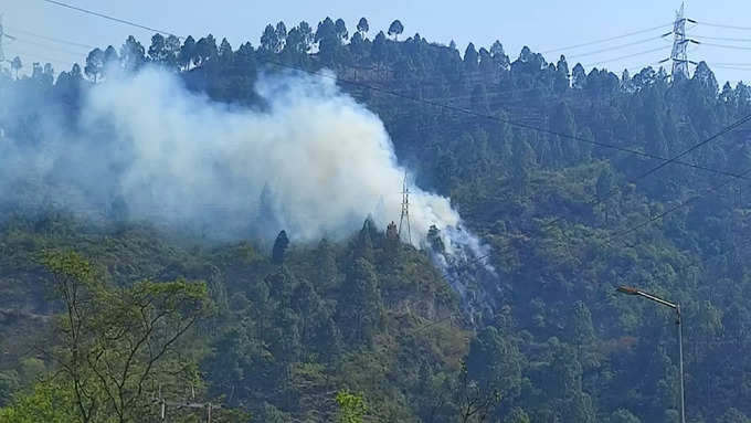 ​श्रीनगर तक पहुंची आग