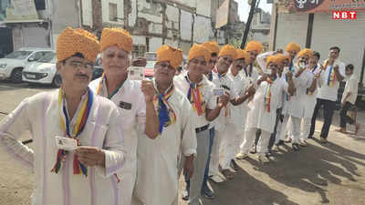Ashok Nagar News: वोट प्रतिशत बढ़ाने का गजब फार्म्युला! ड्रेस कोड और पगड़ी पहन कर निकले सामाजिक लोग, 100% वोटिंग का दिया मैसेज
