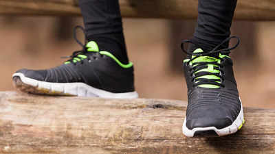 स्पोर्ट्स और कैजुअल आउटफिट के साथ टीमअप हो सकते हैं ये Running Shoes