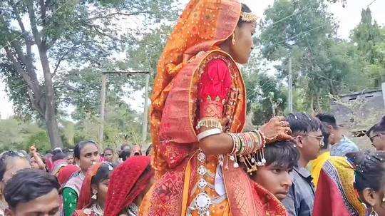 chota udaipur girl dance during election vote process