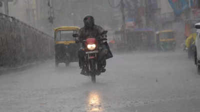 टेम्प्रेचर के टॉर्चर से राहत, पटना समेत बिहार के कई जिलों में झमाझम बारिश, आज इन जिलों में बरसात के अनुमान