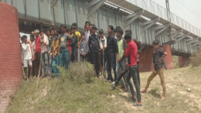 बरेली में युवकों ने छात्रा को ट्रेन के आगे फेंका, दो टुकड़ों में बंट गई लाश, हिंदू संगठन क्‍यों उग्र हो गए?