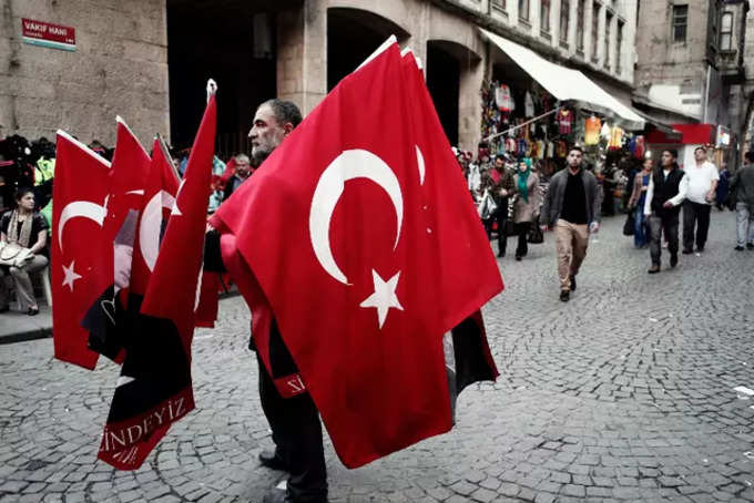 सर्वाधिक मुस्लिम आबादी वाले देशों में तुर्की आठवें स्थान पर है। 7 करोड़ 40 लाख  से अधिक लोग इस्लाम को मानते हैं। 