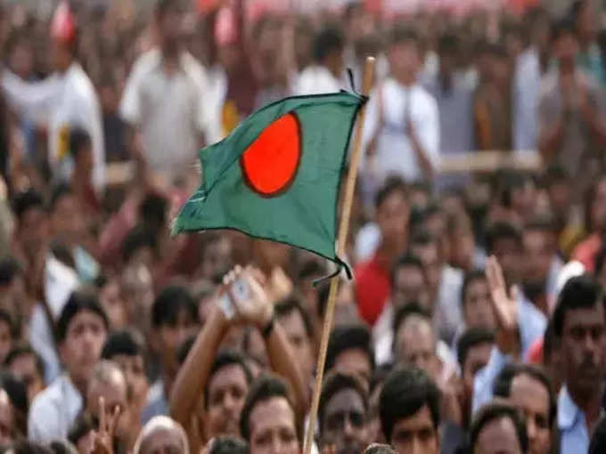 बांग्लादेश चौथे नंबर पर है और देश की कुल आबादी का 91% इस्लाम को मानने वाला है। यहां मुस्लिम आबादी 15 करोड़ के करीब है।