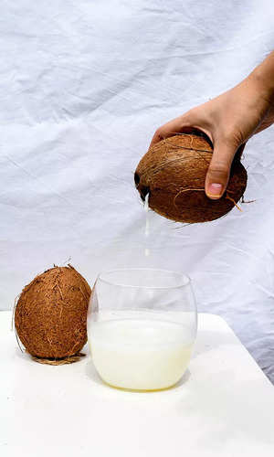 नारियल के पानी से घर पर बनाएं ये टेस्टी ड्रिंक्स 