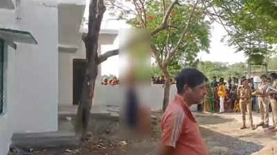 कानपुरः प्राइमरी स्कूल में फंदे से लटक रहा था युवती का शव, देखकर सहम गए स्टूडेंट्स, हत्या की आशंका
