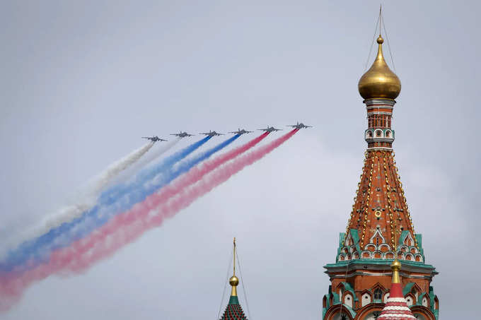 आसमान में रूस का झंडा