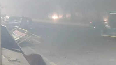 नोएडा-गाजियाबाद में इतनी तेज धूल भरी आंधी कि सामने कुछ नहीं दिखा, शनिवार को बारिश का अलर्ट