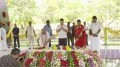 Rahul Gandhi: ఇడుపులపాయలో వైఎస్సార్‌కు రాహుల్ గాంధీ నివాళులు.. కడప సభలో సీఎం జగన్‌పై సెటైర్లు