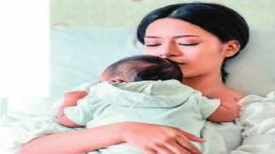 Maternity Leave : मातृत्व रजेबाबत सहानुभूतीपूर्वक विचार, मुंबई उच्च न्यायालयाचा ‘एएआय’ला आदेश