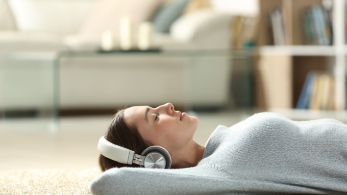 स्‍टडी के दौरान संगीत सुनने के फायदे और नुकसान