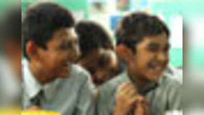 दिल्ली के बच्चे देख रहे हैं एडल्ट फिल्म