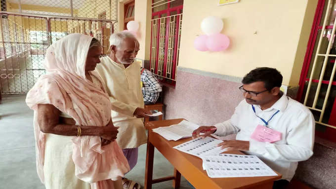 ​उजियारपुर में मतदान को लेकर जश्न का माहौल