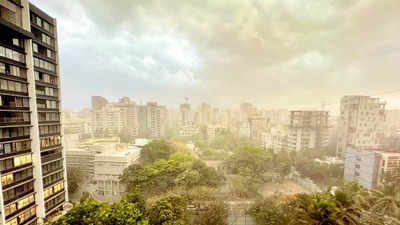 મુંબઈમાં ધૂળની ભયંકર આંધી વચ્ચે સિઝનનો પ્રથમ વરસાદઃ એરપોર્ટની કામગીરીને અસર