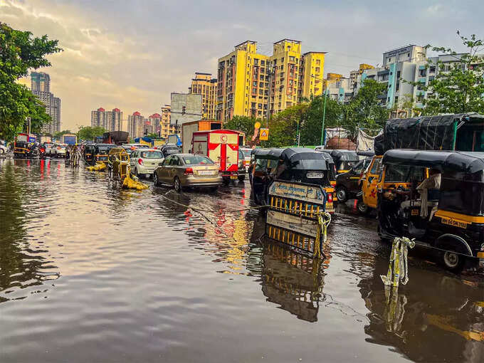 पहली बारिश में जलभराव 