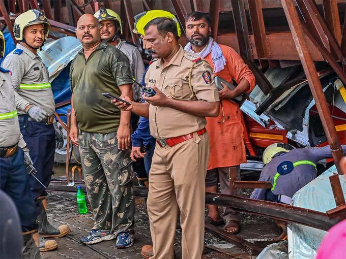 Ghatkopar hoarding collapse 10