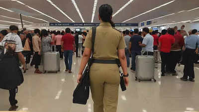 CISF की वर्दी पहनकर घूम रही थी महिला,  चालढाल पर शक हुआ, पुलिस ने दिल्ली एयरपोर्ट से किया गिरफ्तार