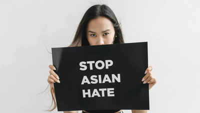 61% एशियाई अमेरिकियों को लगता है बढ़ी है उनके प्रति नफरत, रिपोर्ट में दावा
