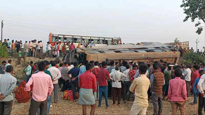 Hardoi Accident : नेपाल से मुंबई लोगों को लेकर जा रही बस हरदोई में खाई में पलटी, 9 घायल, 70 थे सवार