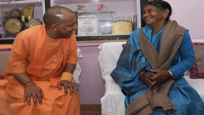 यूपी CM योगी आदित्‍यनाथ की 85 वर्षीय मां ऋषिकेश एम्‍स में भर्ती, चल रहा इलाज