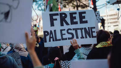 कैलिफोर्निया यूनिवर्सिटी: फिलिस्तीन समर्थक प्रदर्शनकारियों से पुलिस ने खाली कराया इरविन कैंपस का लेक्चर हॉल, गिरफ्तारियां भी कीं