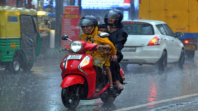 केरल : बारिश जारी, दो जिलों में ऑरेंज अलर्ट