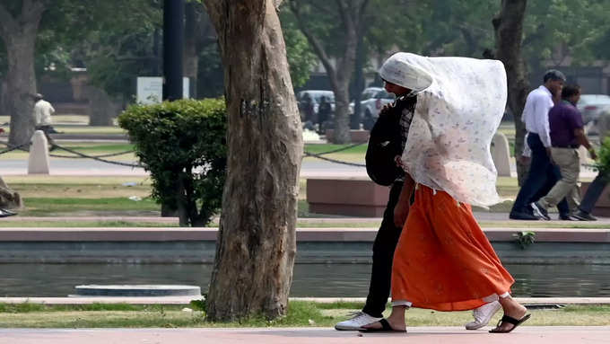दिल्ली : सीजन का सबसे गर्म दिन, आज कैसा रहेगा मौसम