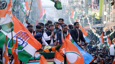 सीएम मोहन के खिलाफ चुनाव आयोग पहुंची कांग्रेस, धर्म के नाम पर वोट मांगने का आरोप
