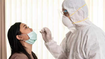 सिंगापुर में कोरोना वायरस के 25,000 नए केस से हड़कंप, स्वास्थ्य मंत्री ने जारी की एडवाइजरी, क्या फिर लौट रही महामारी?