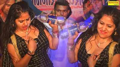 Hariyanvi Dance: भरी दोपहरी में पानी की बोतल उड़ेलकर खूब नाची ये छोरी, कभी झुककर तो कभी सरपट लेटकर गदर मचा रहीं रचना तिवारी