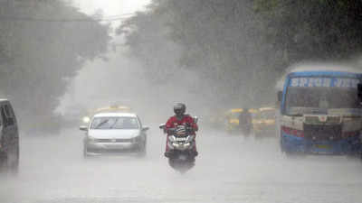 AP Rain Alert: ఏపీకి తుఫాన్ ముప్పు?.. ద్రోణి ప్రభావంతో ఈ జిల్లాల్లో వర్షాలు