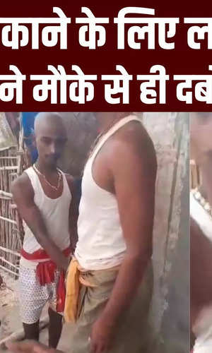 bihar police arrested youth who was trying to threat neighbour by pistol in begusarai