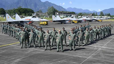 AFCAT 2 2024: वायु सेना में ऑफिसर बनने का मौका, जानिए 304 एफकैट वैकेंसी के लिए कब और कैसे करें अप्लाई