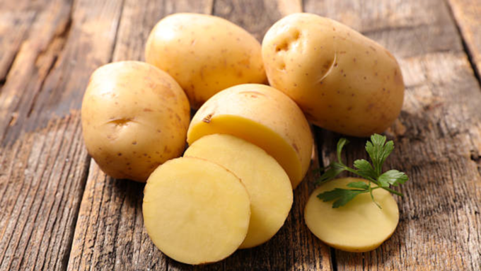​बटाट्याचा वापर - डोळ्यांसाठी बटाट्याचा वापर