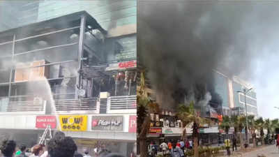 दिल्ली के सिटी सेंटर मॉल में लगी भीषण आग, फायर विभाग के ऐक्शन से टला बड़ा हादसा