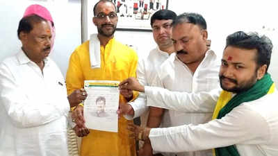 मिर्जापुर : अनुप्रिया पटेल के विरोध में उतरे राजा भैया की पार्टी के कार्यकर्ता, खुलकर सपा प्रत्याशी को दिया समर्थन