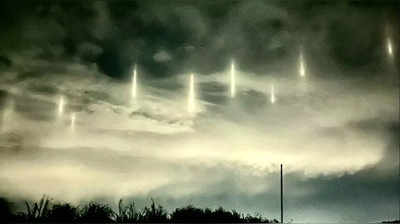 જાપાનનાં આકાશમાં રહસ્યમયી લાઈટ્સના પિલર દેખાયા, એલિયન્સ સાથે કનેક્શનની અટકળો