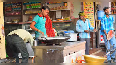 कानपुर की 5 खाने की दुकानें जहां नहीं पड़ती चम्मच की जरूरत, उंगलियों से खाते हैं लोग