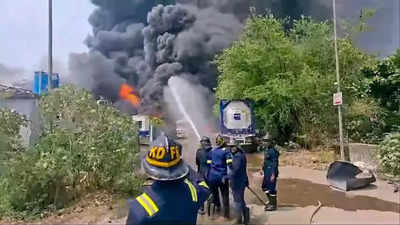 Dombivli MIDC Blast: ठाणे के डोंबिवली में केमिकल कंपनी के अंदर धमाका, 8 लोगों की मौत, 60 से ज्यादा जख्मी