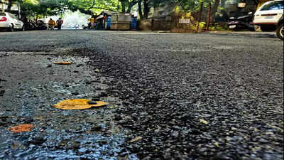 Pune News: शहरात फक्त ७३ खड्डे; रस्ते दुरुस्ती केल्याचा महापालिका अधिकाऱ्यांचा अजब दावा