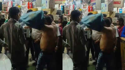 Indore News: कूलर शोरूम में कस्टमर का हाई वोल्टेज ड्रामा, शख्स ने उतार दिए कपड़े, जानें पूरा मामला