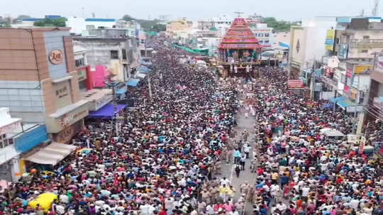 திருவிழா கோலம் பூண்ட காஞ்சிபுரம்... வரதராஜப் பெருமாள் கோவிலில் தேரோட்டம் கோலாகலம்!