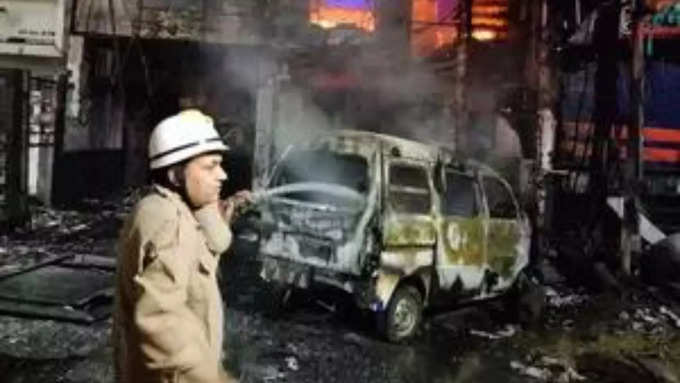 दिल्ली के विवेक विहार में आग से 7 नवजात की मौत