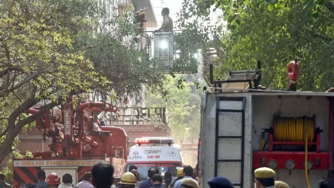 दिल्ली के ITO बिल्डिंग में आग से एक कर्मचारी की मौत
