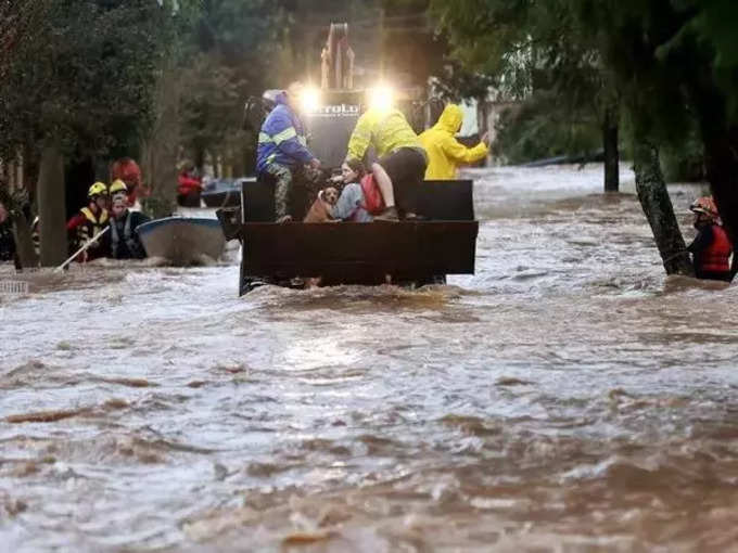 UN Migration Agency says death toll mounts to over 670 from landslide in Papua New Guinea.