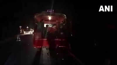 ओडिशा में दर्दनाक हादसा, यात्रियों से भरी बस अनियंत्रित होकर पलटी, दो लोगों की मौत, 9 घायल