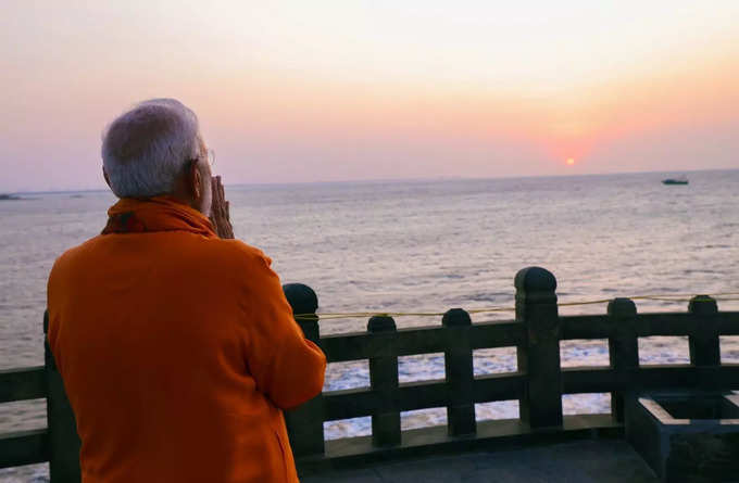 కాషాయ వస్త్రాల్లో నరేంద్ర మోదీ.. రెండు రోజుల పాటు ధ్యానం