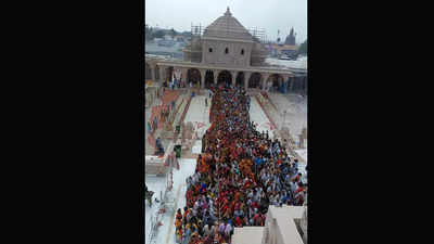 अयोध्या में कहर बरपा रही गर्मी, राम भक्तों के लिए प्रशासन ने की पानी-शर्बत से लेकर कूलर तक की व्यवस्था